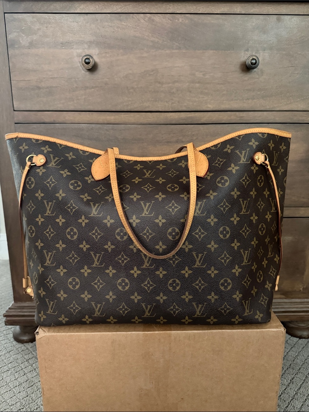 Louis Vuitton Monogram Neverfull GM Tote Bag in Brown